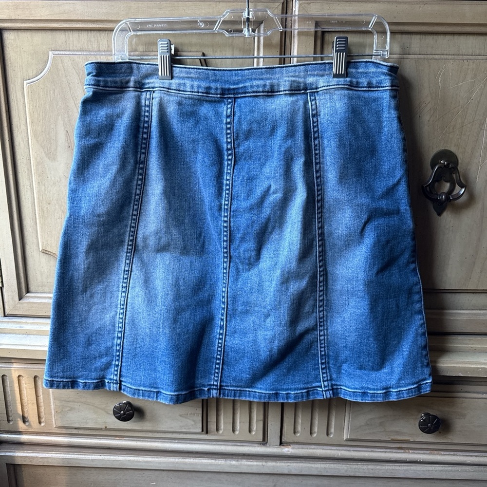 Skirt - Picture 2 of 3